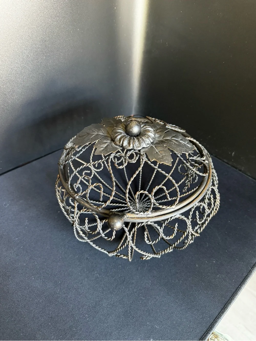 Vintage Wire Basket, Lid Lead Motif Holiday
